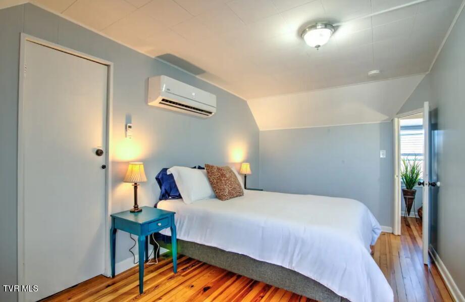 1624 Edgemont Avenue Bristol, TN 37620 - Photo 7 of 32 e4