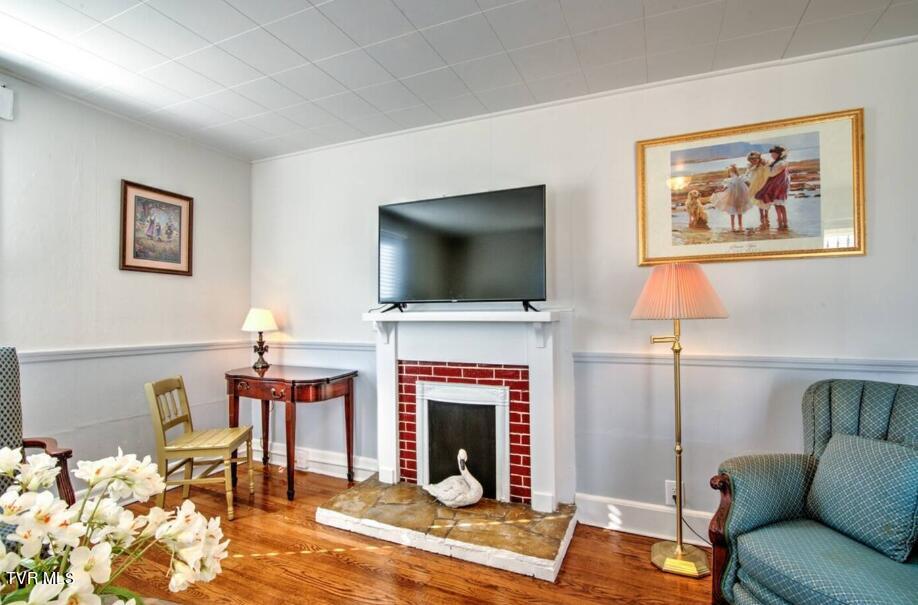 1624 Edgemont Avenue Bristol, TN 37620 - Photo 10 of 32 e7