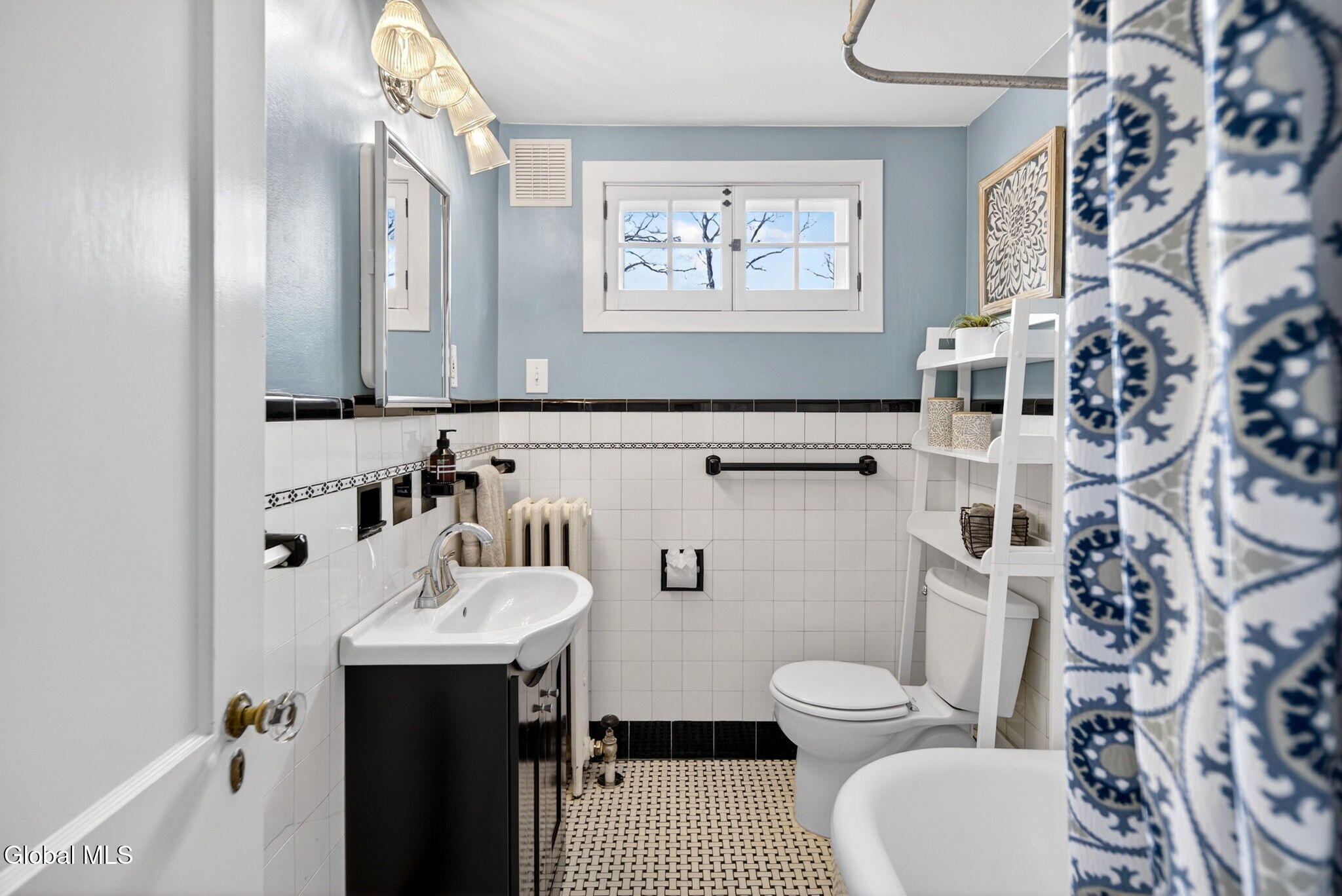 15 Irving Road Scotia, NY 12302 - Photo 17 of 27 2nd floor full bath