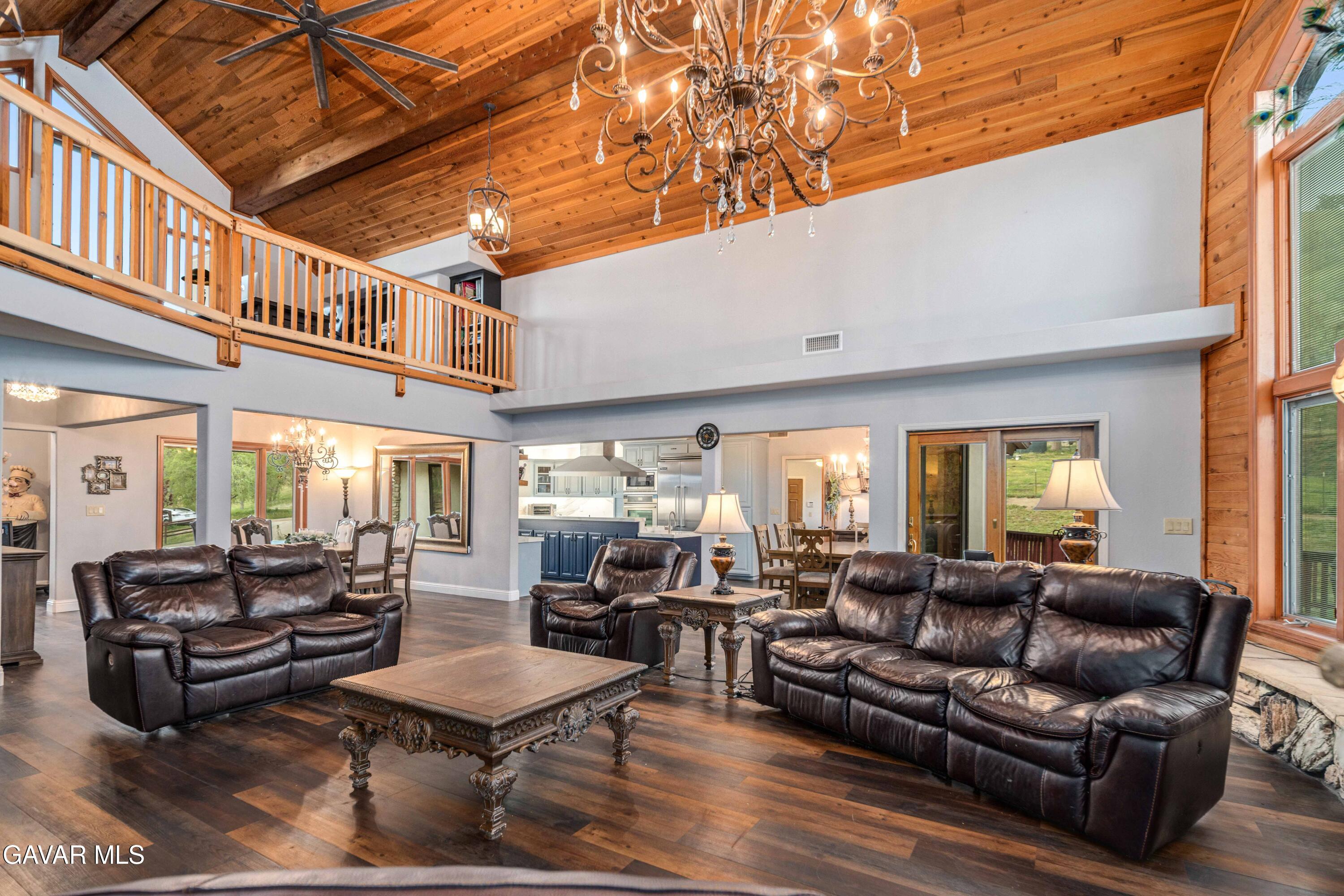 23800 Bertram Circle Tehachapi, CA 93561 - Photo 18 of 85 a living room with furniture