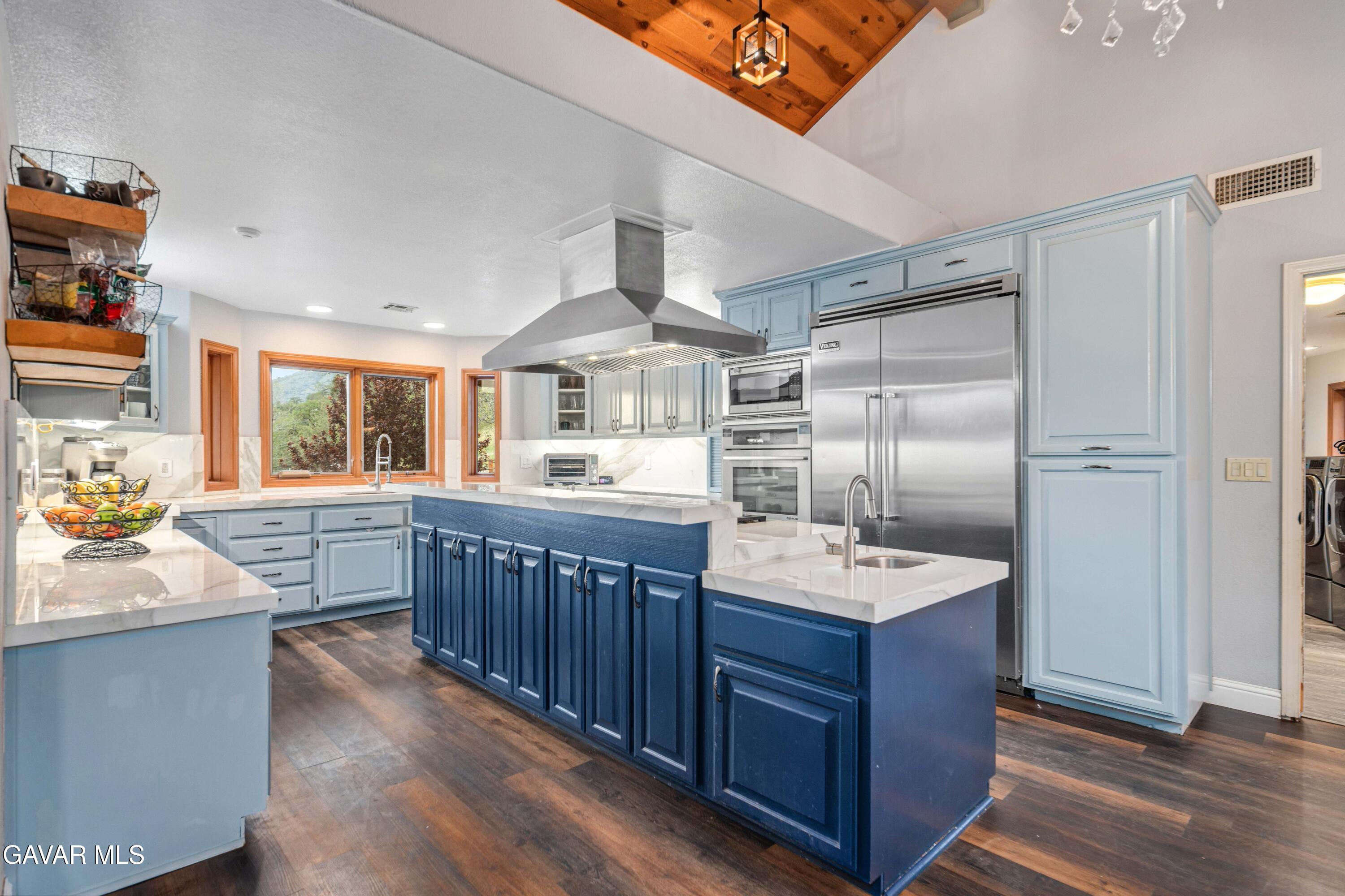 23800 Bertram Circle Tehachapi, CA 93561 - Photo 19 of 85 a kitchen with stainless steel appliances granite countertop a sink stove and refrigerator