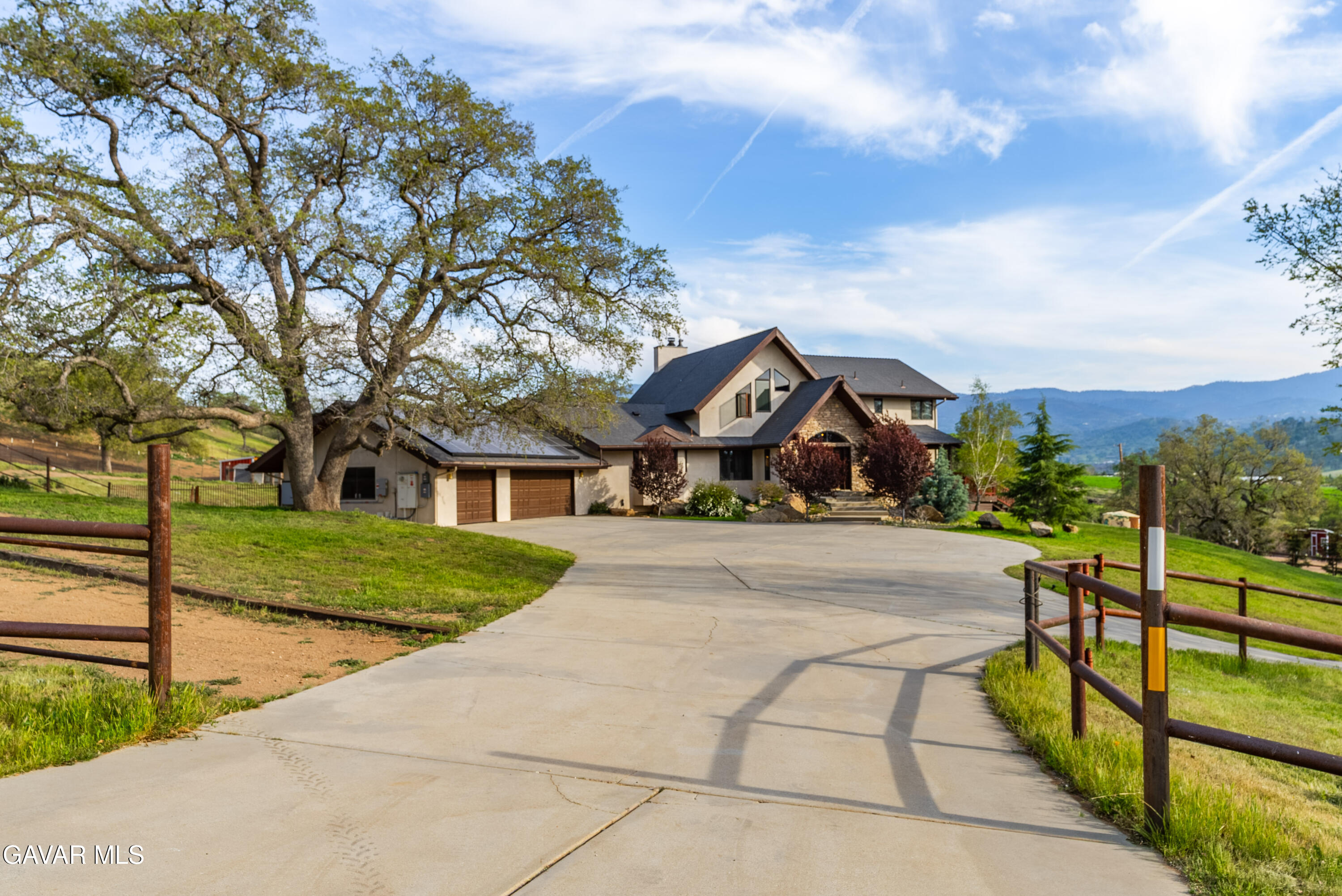 23800 Bertram Circle Tehachapi, CA 93561 - Photo 2 of 85 front view of a house with a yard