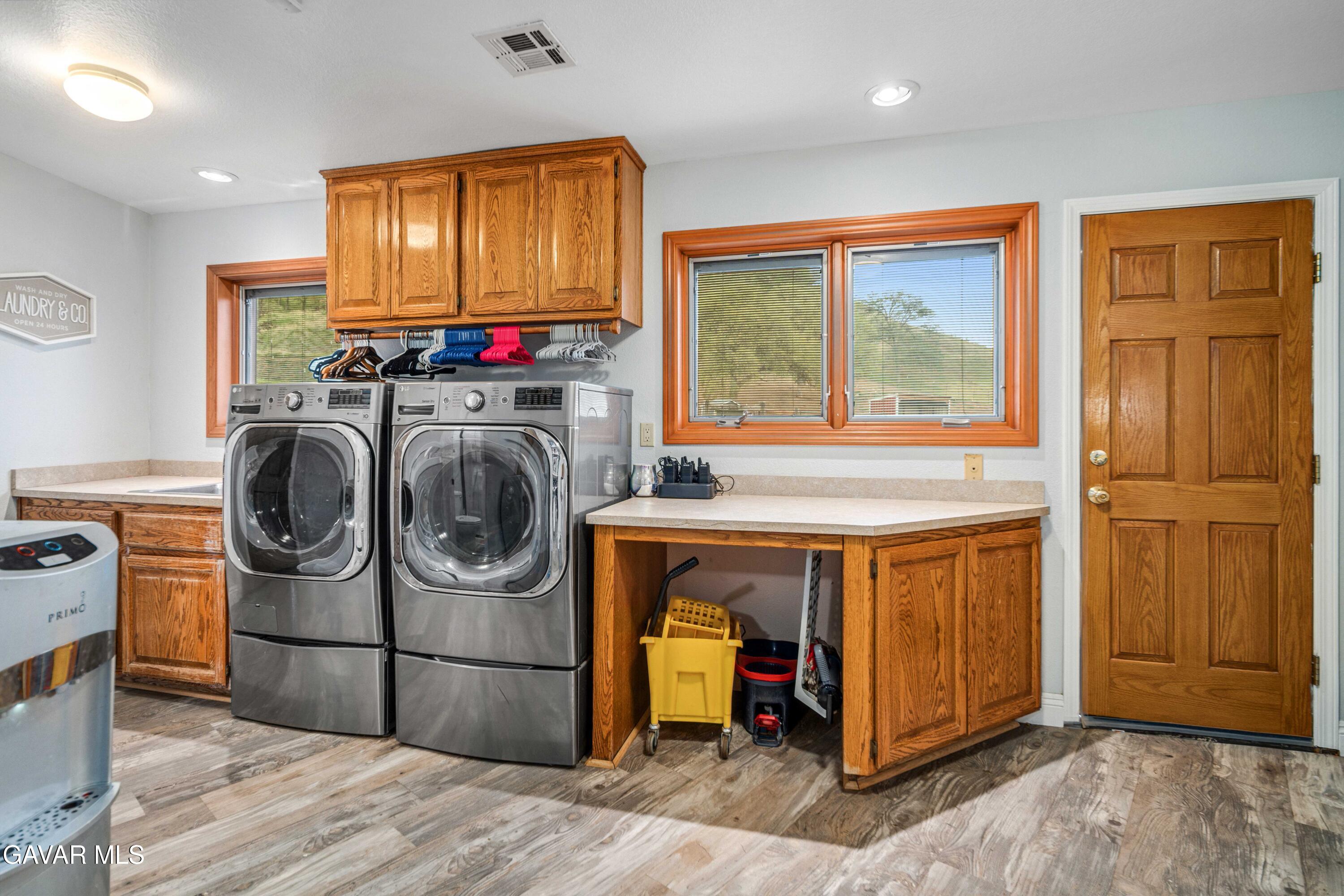 23800 Bertram Circle Tehachapi, CA 93561 - Photo 24 of 85 a utility room with dryer and washer