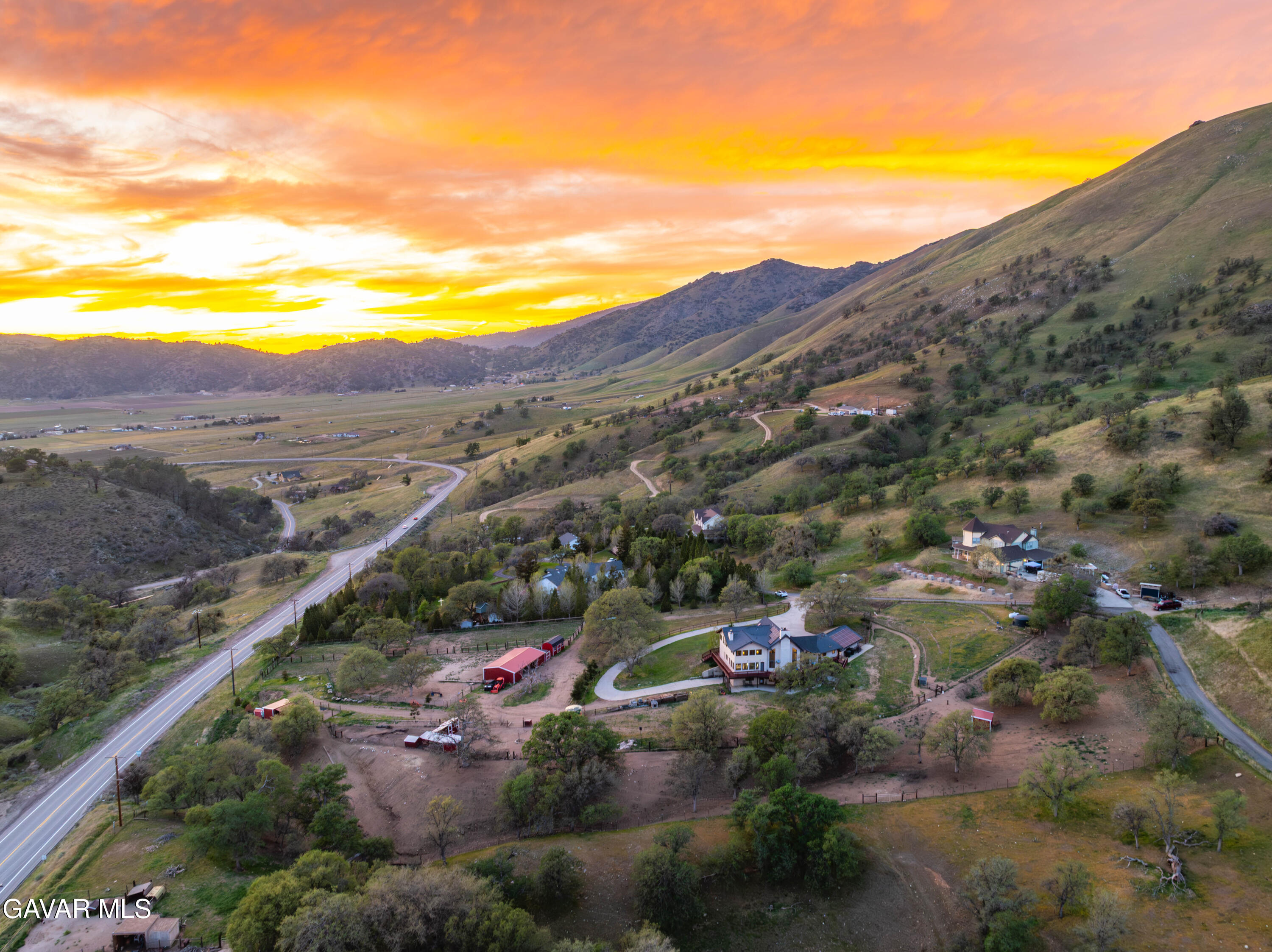 23800 Bertram Circle Tehachapi, CA 93561 - Photo 83 of 85 a view of city and mountain