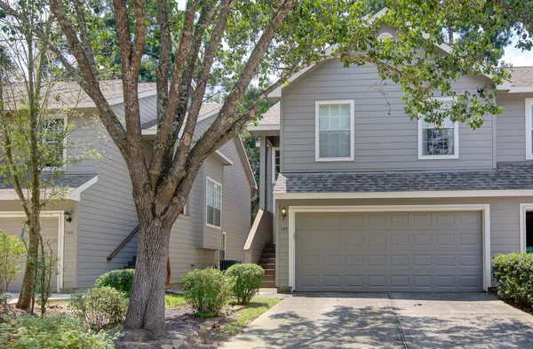 $1,950 | 127 North Villa Oaks Drive, The Woodlands, TX 77382