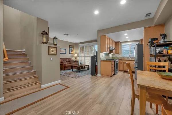 $610,000 | 1448 Patricia Avenue, Unit 203, Simi Valley, CA 93065