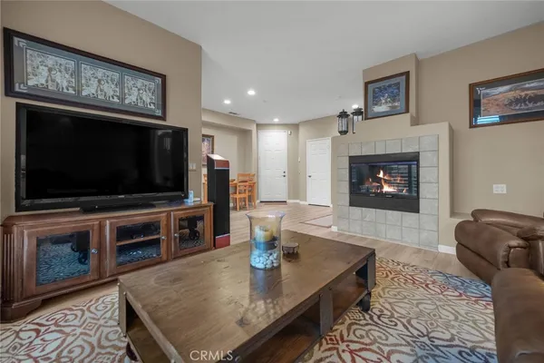 $610,000 | 1448 Patricia Avenue, Unit 203, Simi Valley, CA 93065