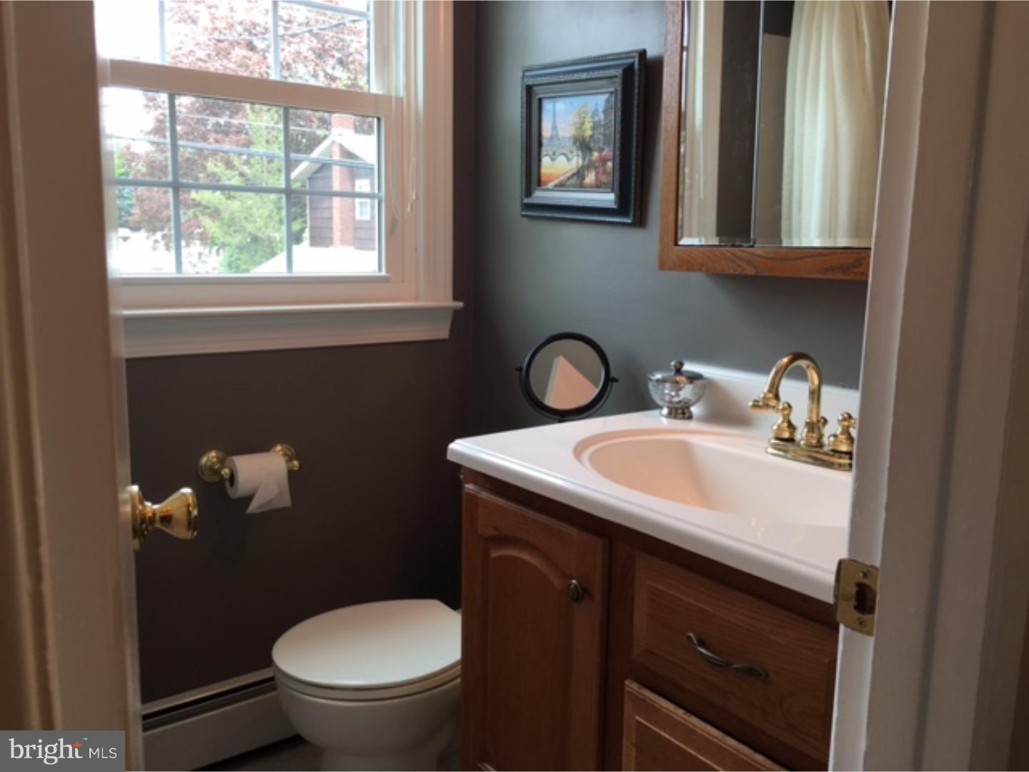 17 Turf Road Levittown, PA 19056 - Photo 19 of 25 Bathroom