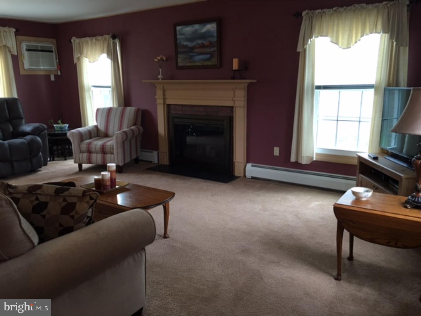 17 Turf Road Levittown, PA 19056 - Photo 9 of 25 Living Room