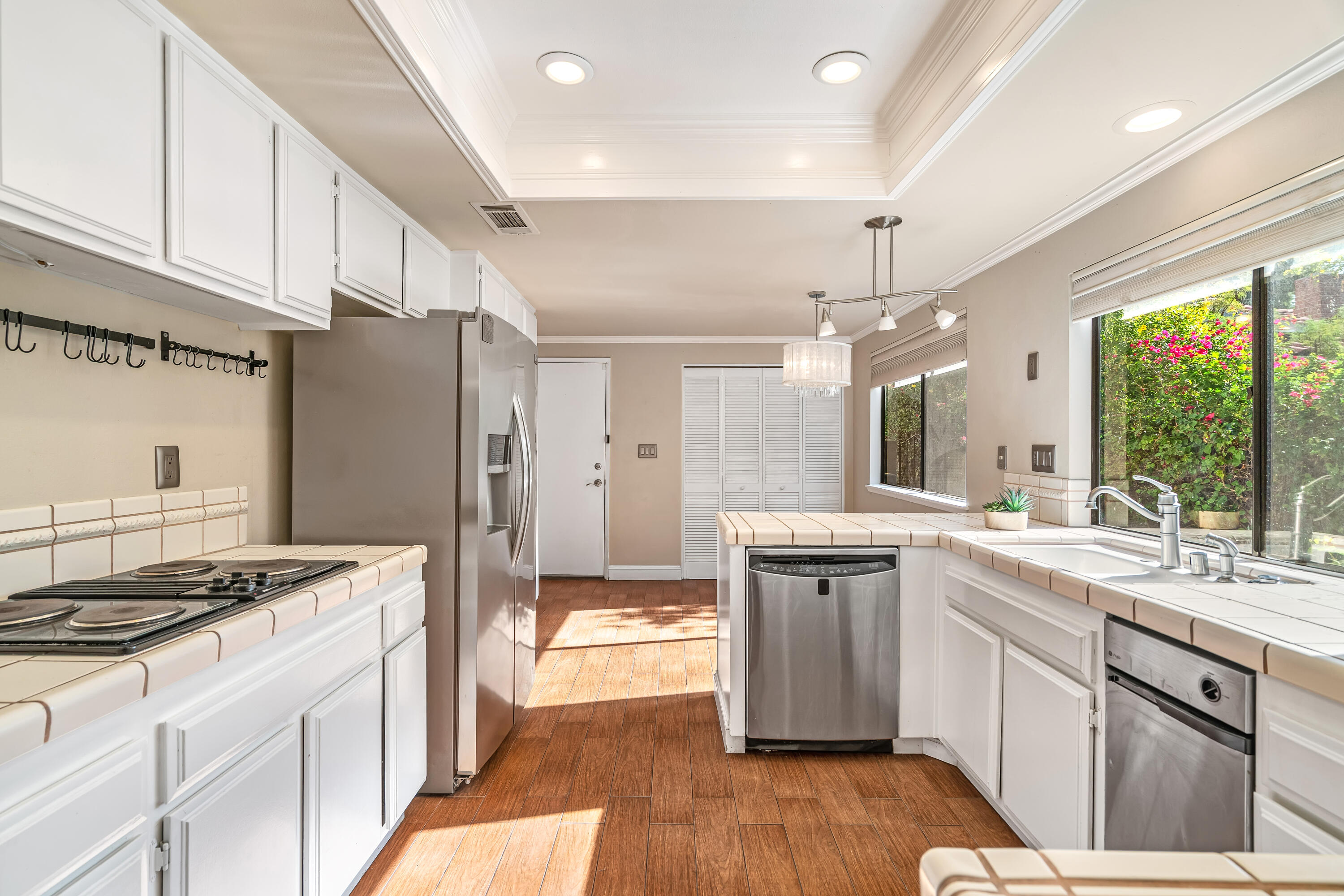 37 Santo Domingo Drive Rancho Mirage, CA 92270 - Photo 16 of 49 a kitchen with a sink stove and refrigerator