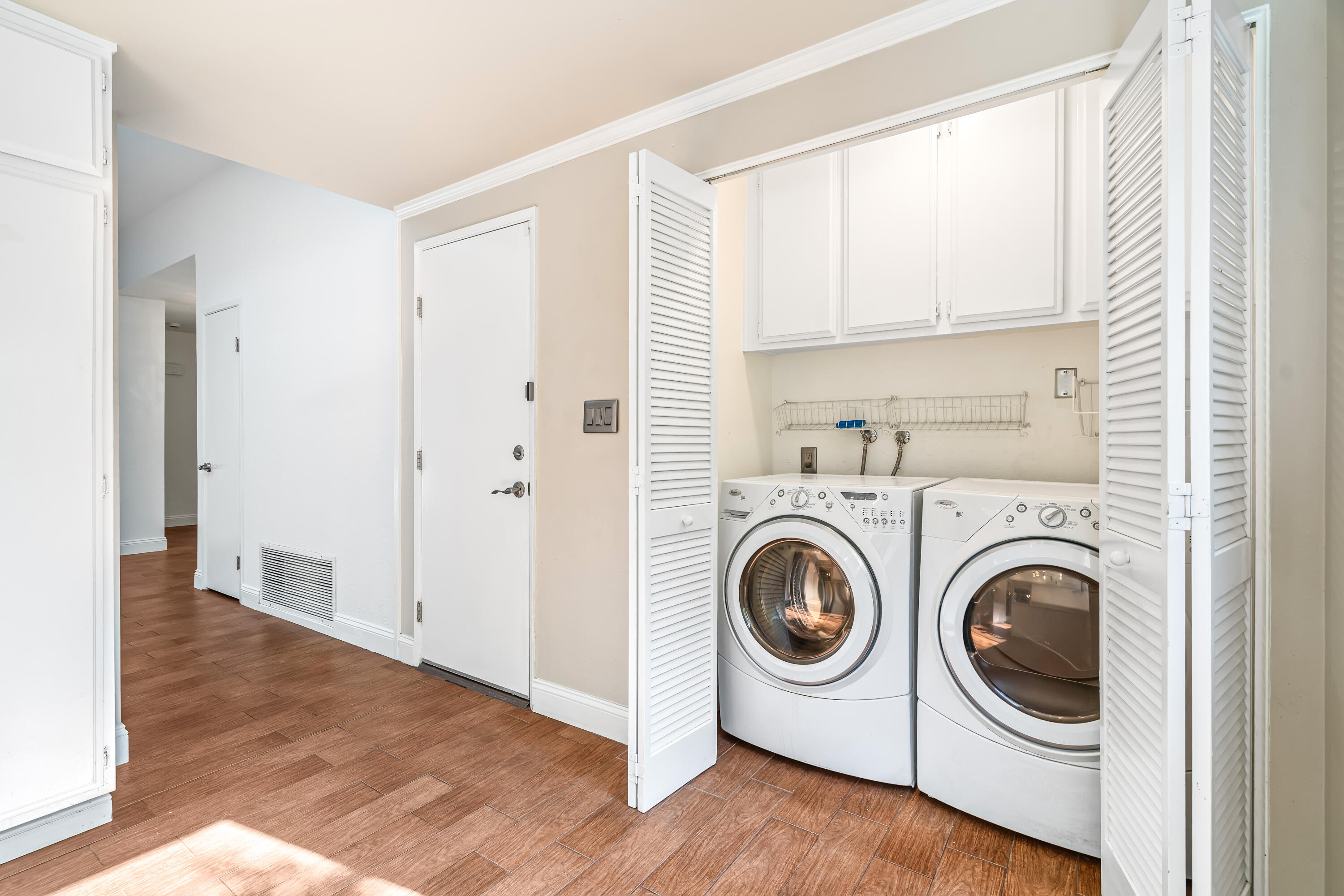 37 Santo Domingo Drive Rancho Mirage, CA 92270 - Photo 22 of 49 a utility room with dryer and washer
