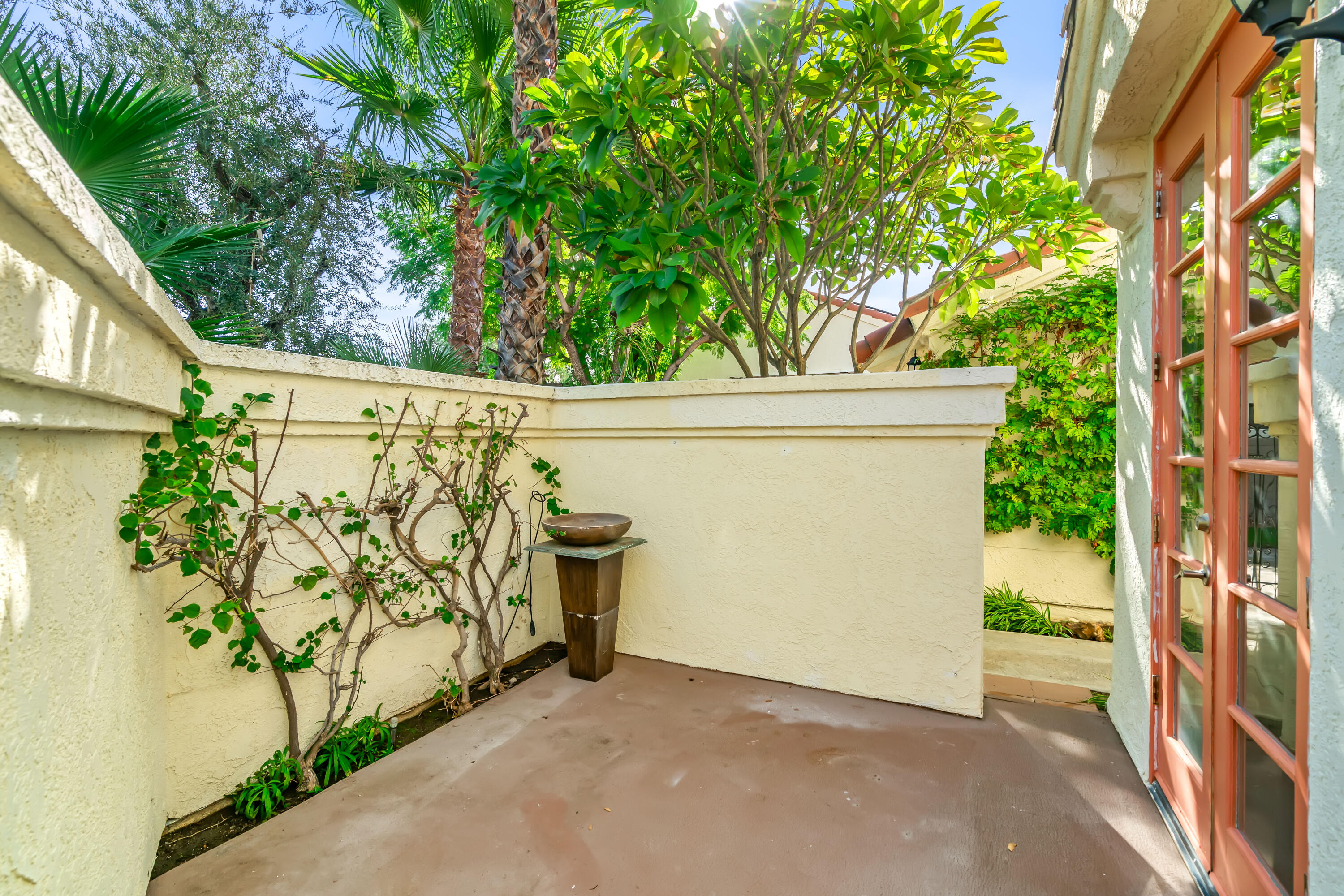 37 Santo Domingo Drive Rancho Mirage, CA 92270 - Photo 30 of 49 a view of a garage