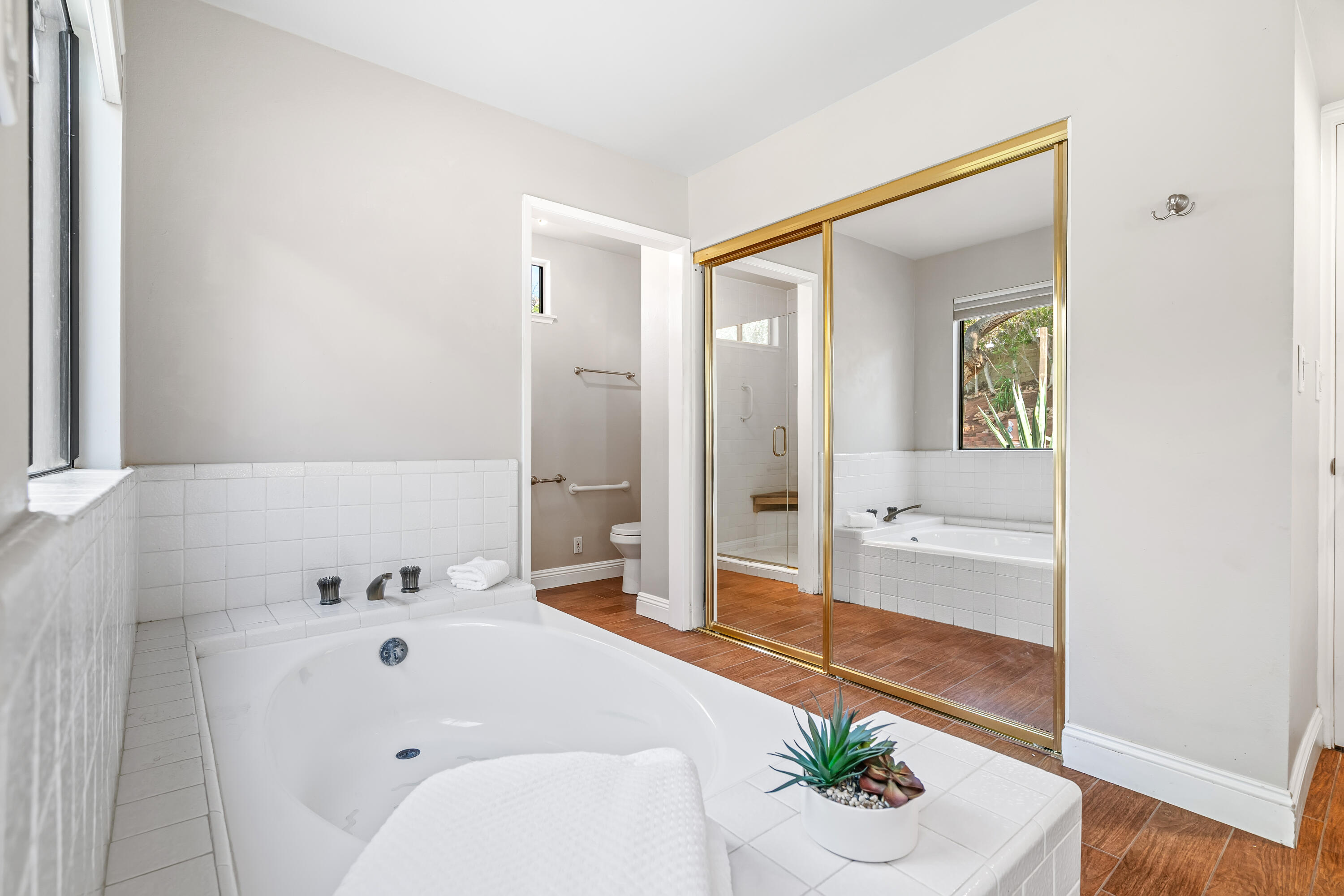 37 Santo Domingo Drive Rancho Mirage, CA 92270 - Photo 35 of 49 a bathroom with a bathtub sink and mirror