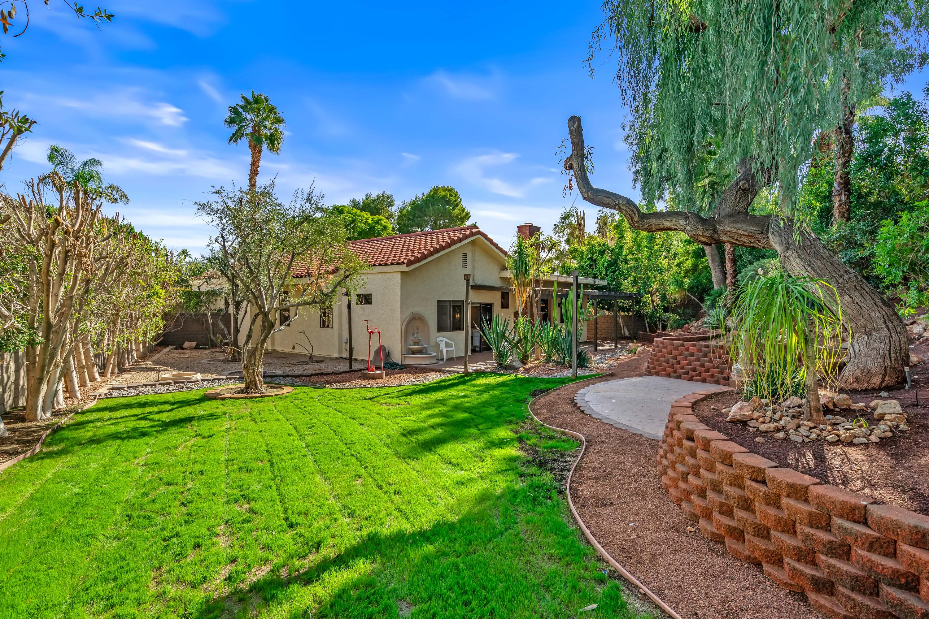 37 Santo Domingo Drive Rancho Mirage, CA 92270 - Photo 44 of 49 a front view of a house with garden