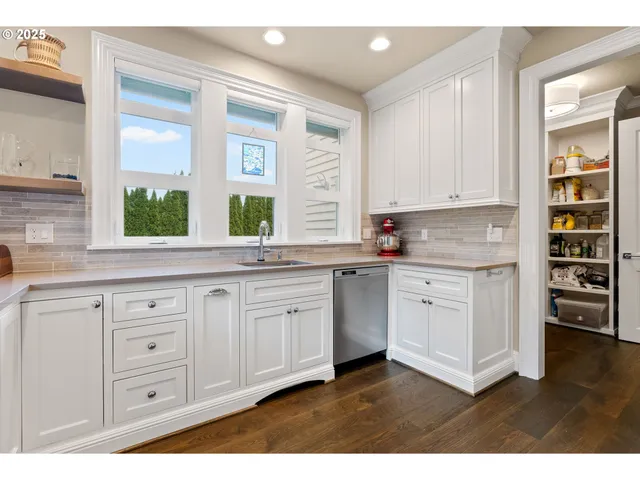 $3,799,000 | 13710 Knaus Road, Lake Oswego, OR 97034