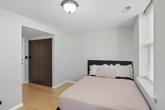 $405,000 | 3550 West Montrose Avenue, Unit 107, Chicago, IL 60618