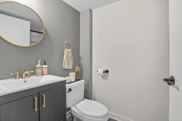 $405,000 | 3550 West Montrose Avenue, Unit 107, Chicago, IL 60618