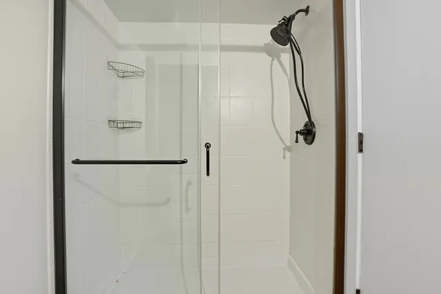 $405,000 | 3550 West Montrose Avenue, Unit 107, Chicago, IL 60618