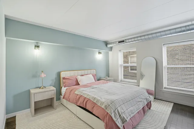 $405,000 | 3550 West Montrose Avenue, Unit 107, Chicago, IL 60618