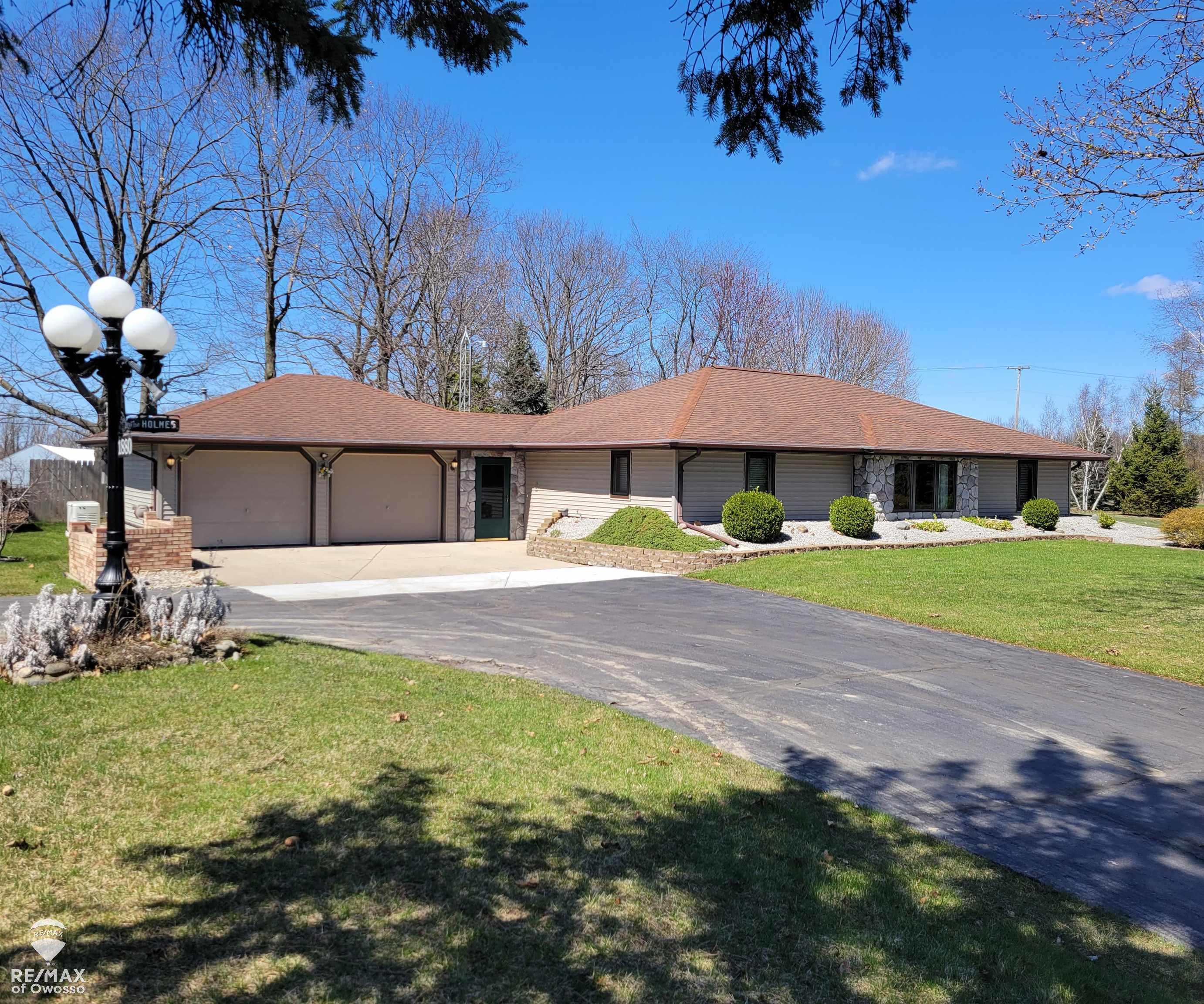 1880 South M-52 Road Owosso, MI 48867 - Photo 1 of 22 Welcome Home!