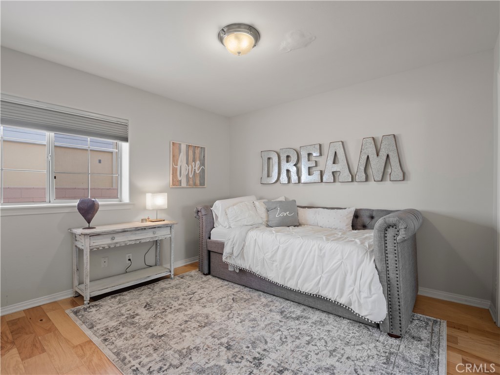 2517 Rockefeller Lane, Unit B Redondo Beach, CA 90278 - Photo 20 of 36 a bedroom with a bed and a desk