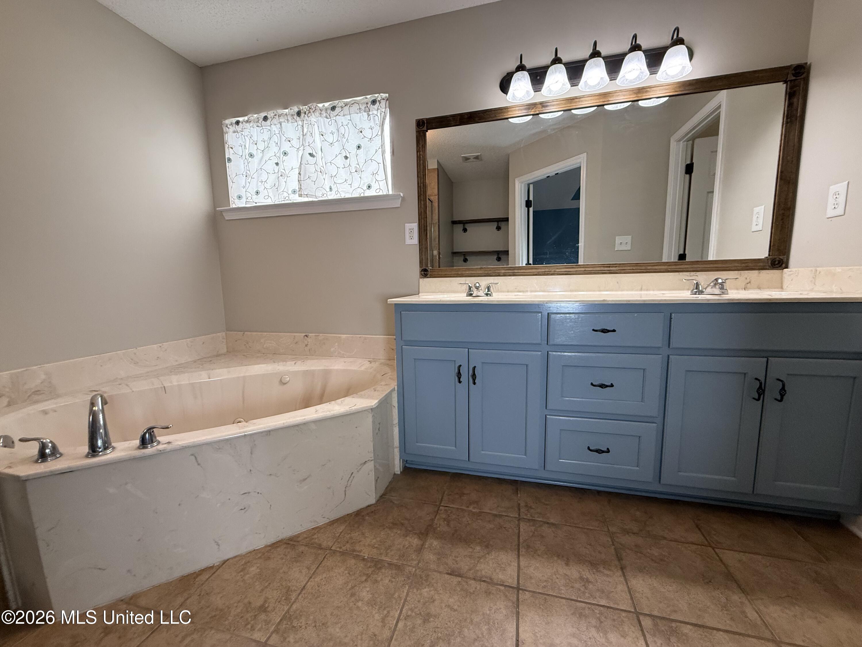 406 Vaiden Ridge Drive North Hernando, MS 38632 - Photo 8 of 17 IMG_4004