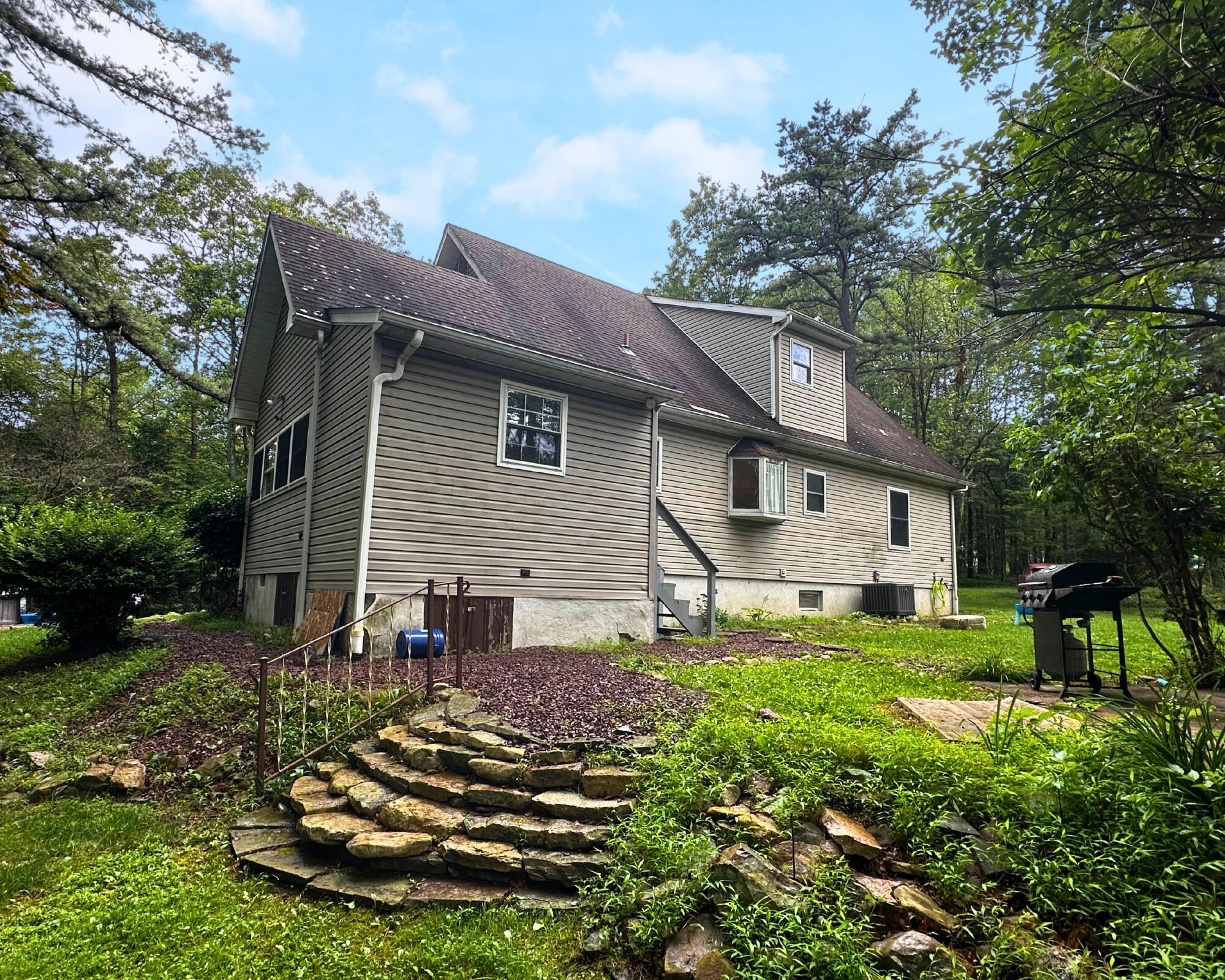 1701 Johns Road Effort, PA 18330 - Photo 5 of 27 Back