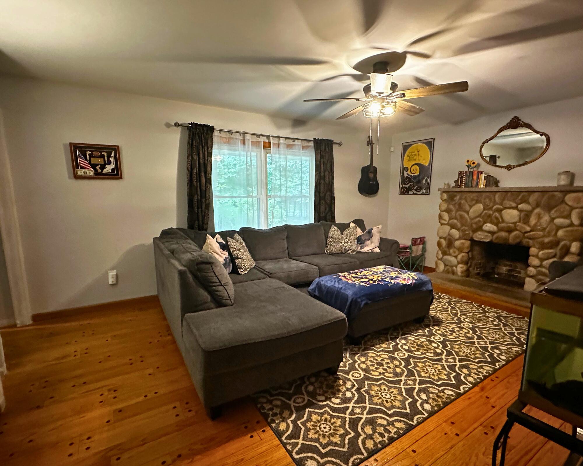 1701 Johns Road Effort, PA 18330 - Photo 7 of 27 Living Room