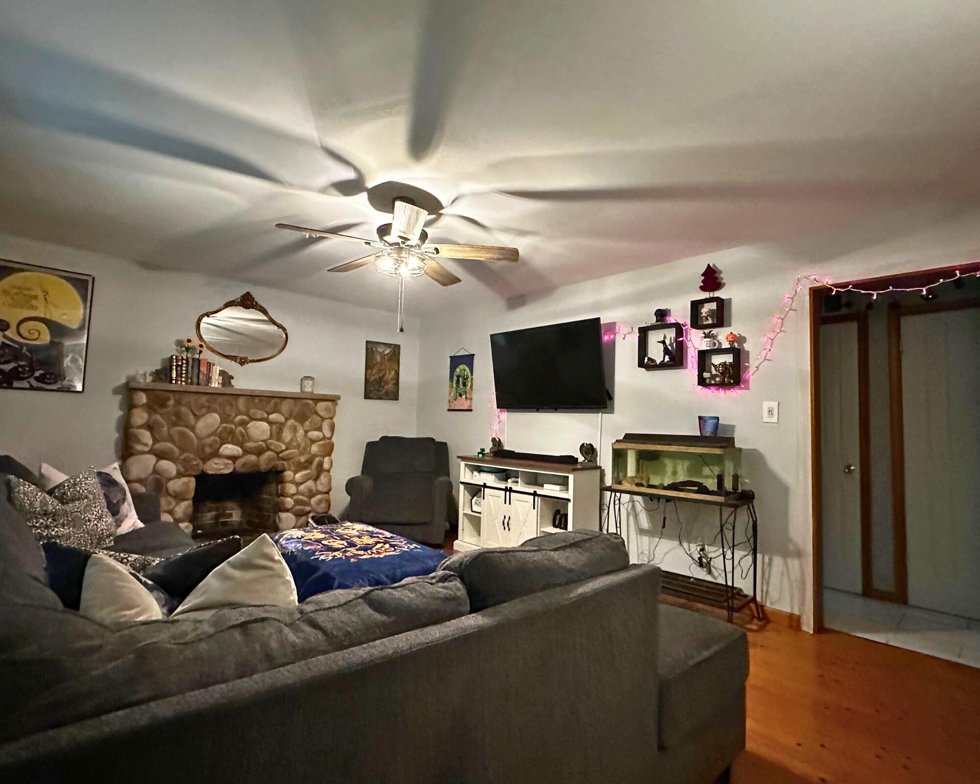 1701 Johns Road Effort, PA 18330 - Photo 8 of 27 Living Room