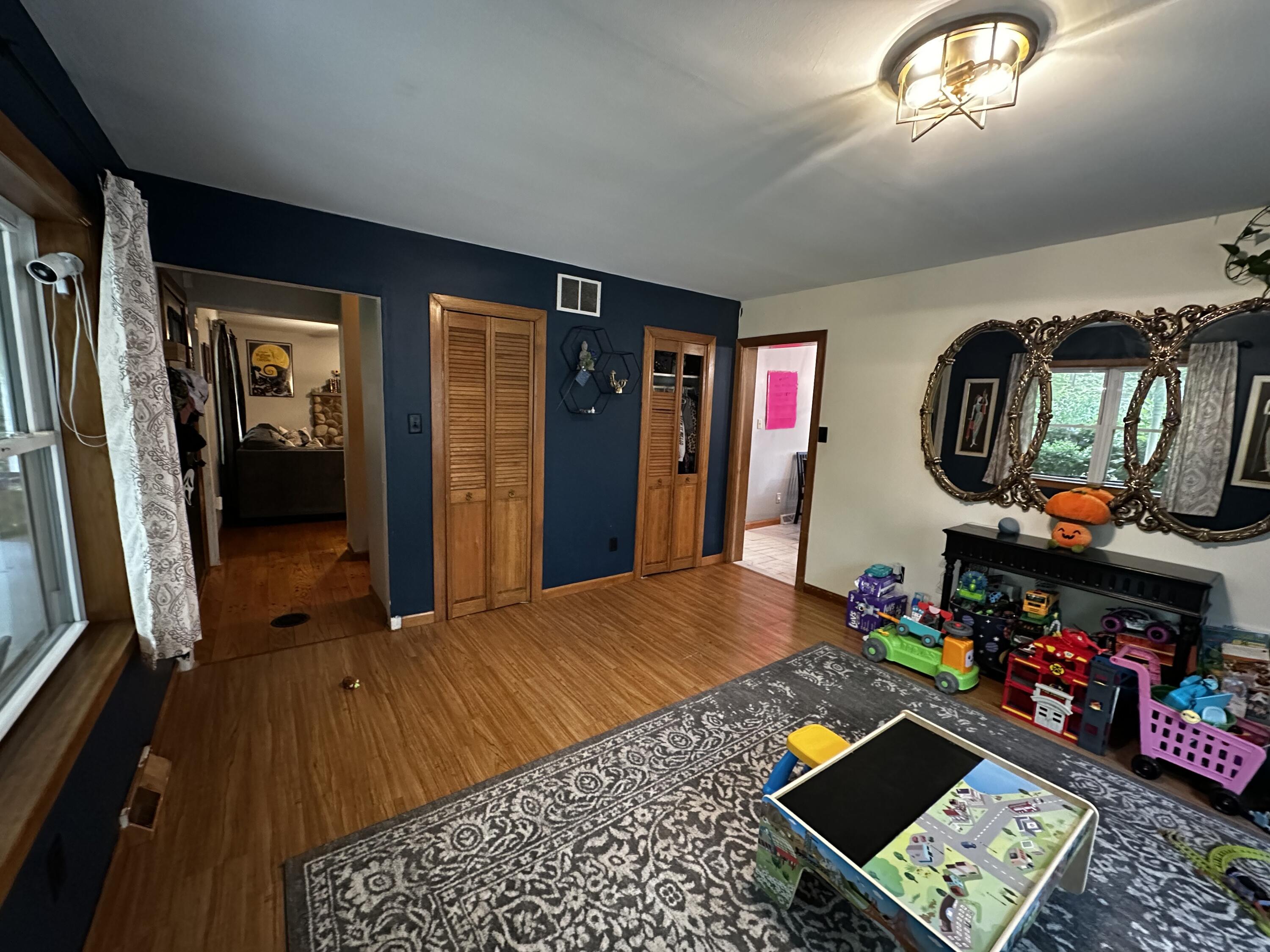 1701 Johns Road Effort, PA 18330 - Photo 9 of 27 Family Room