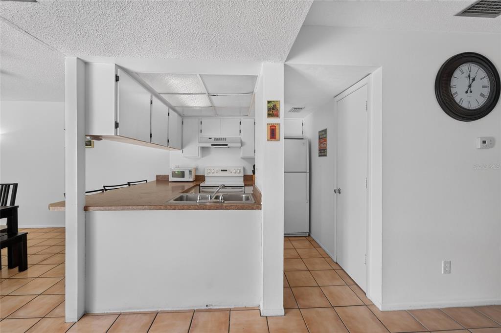 1131 Longfellow Road Sarasota, FL 34243 - Photo 14 of 55 Gallery Image 14
