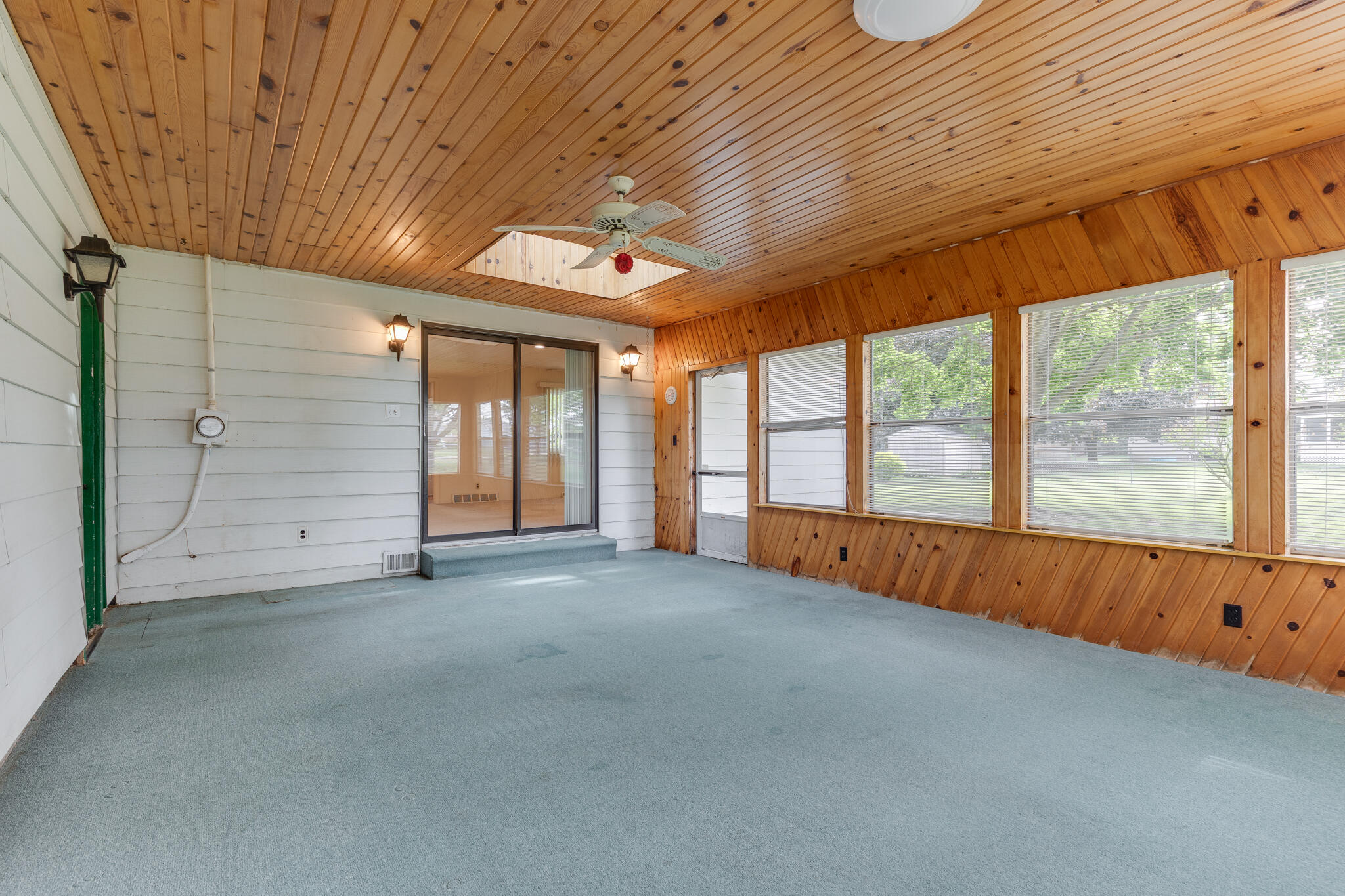 7535 Yorktown Road Lansing, MI 48917 - Photo 14 of 50 Covered Patio