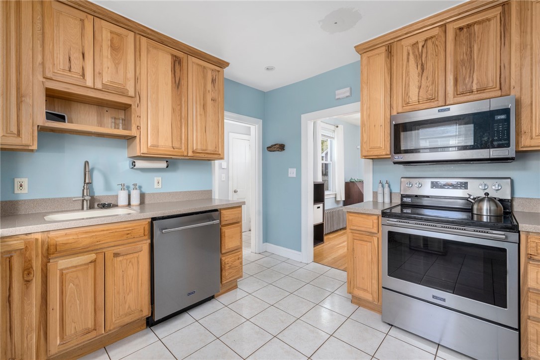 40 Grand View Drive Warwick, RI 02886 - Photo 13 of 31