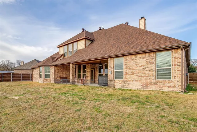 $699,999 | 195 Brook Hollow Lane, Weatherford, TX 76088