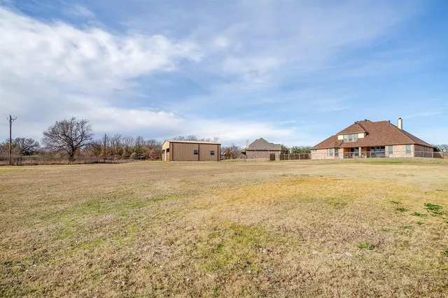 $699,999 | 195 Brook Hollow Lane, Weatherford, TX 76088