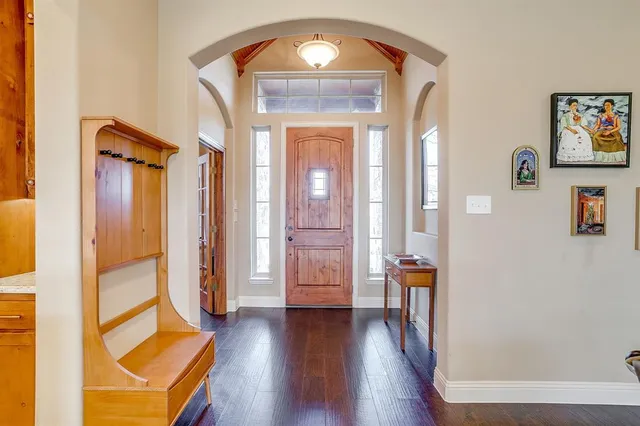 $699,999 | 195 Brook Hollow Lane, Weatherford, TX 76088