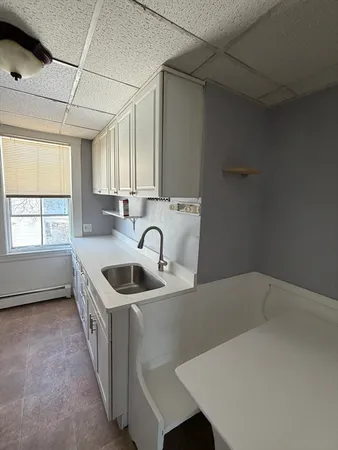 $1,500 | 229 Jackson Street, Unit 2ND FL REAR, Lawrence, MA 01841