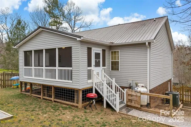 $729,000 | 2691 Laurel Point Drive, Nebo, NC 28761