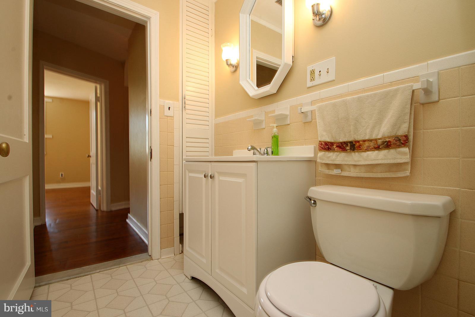 26 Village Road Baltimore, MD 21208 - Photo 17 of 30 Bath