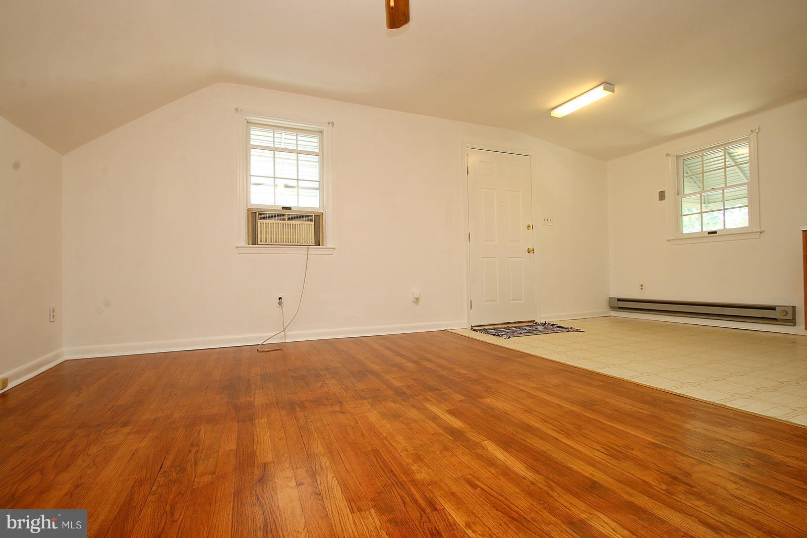26 Village Road Baltimore, MD 21208 - Photo 21 of 30 Living Room