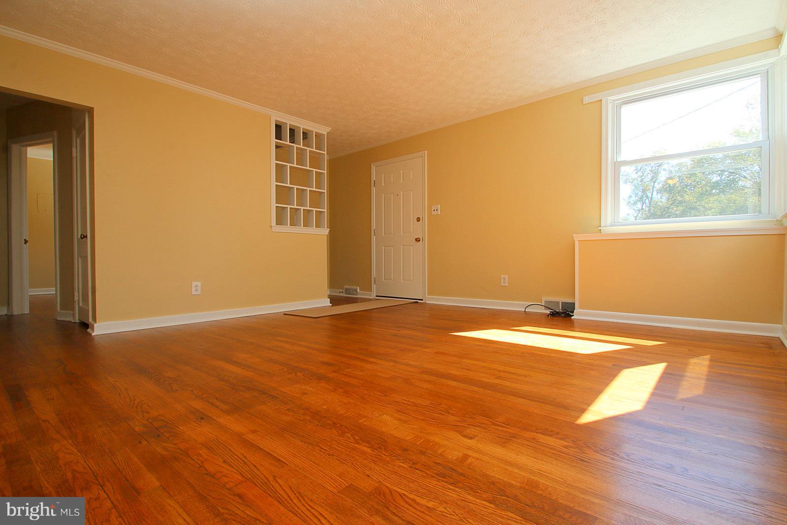 26 Village Road Baltimore, MD 21208 - Photo 4 of 30 Family Room