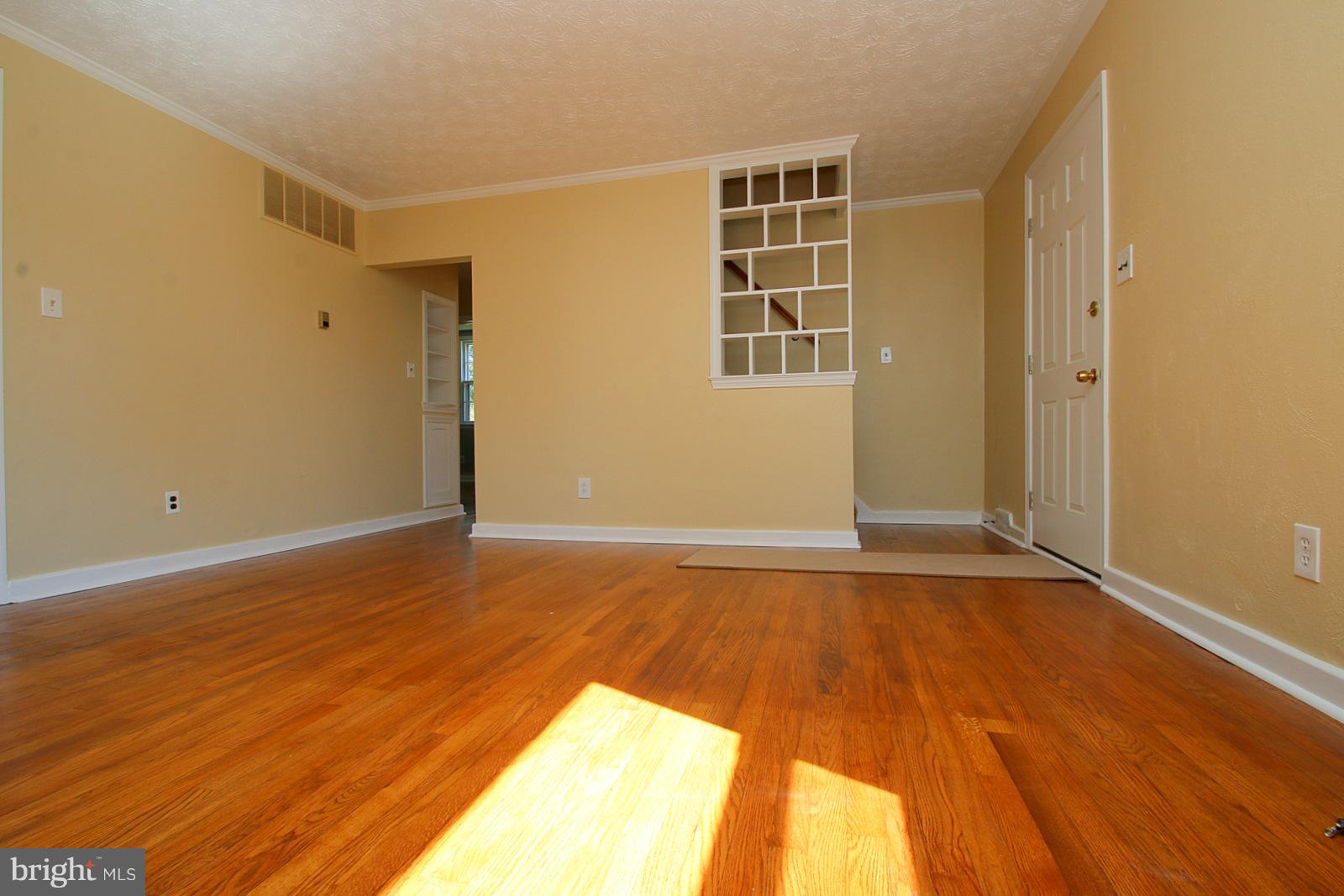 26 Village Road Baltimore, MD 21208 - Photo 5 of 30 Family Room