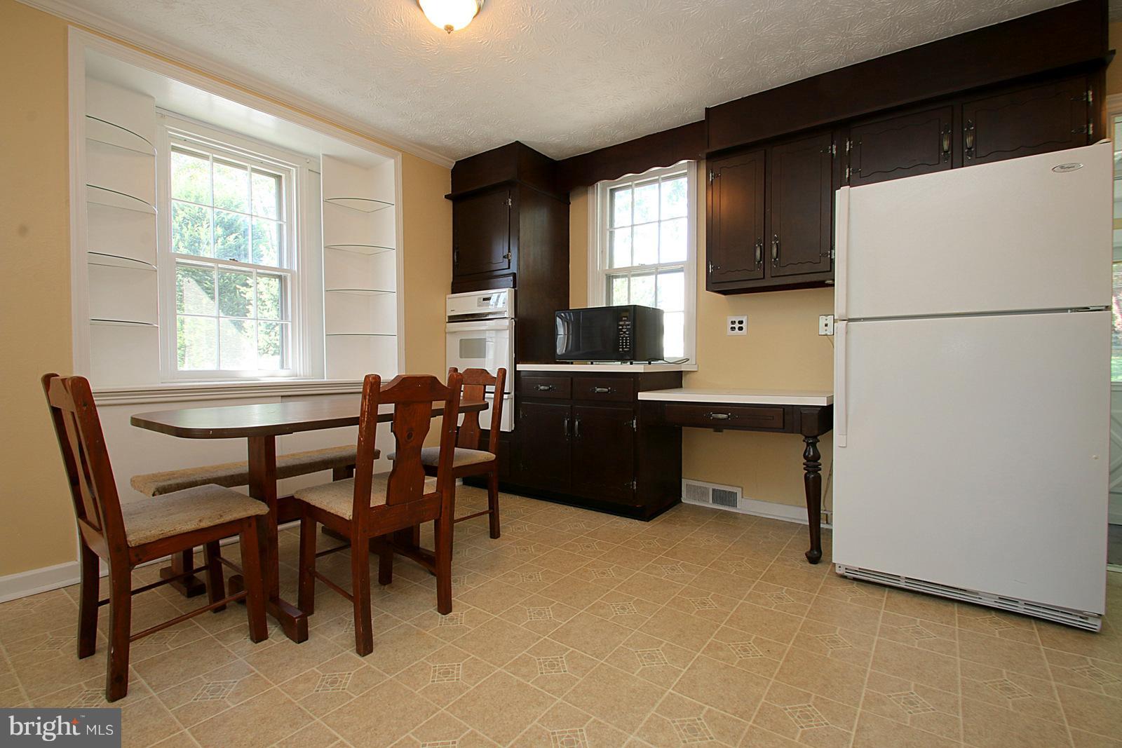 26 Village Road Baltimore, MD 21208 - Photo 10 of 30 Kitchen