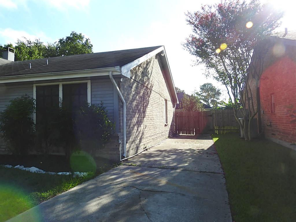 4218 Bridledon Lane Houston, TX 77014 - Photo 3 of 29