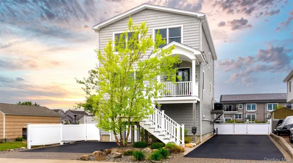 $1,000,000 | 19 Pershing Avenue, Babylon, NY 11702