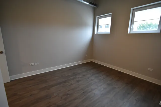 $4,800 | 3833 North Broadway, Unit 301, Chicago, IL 60613