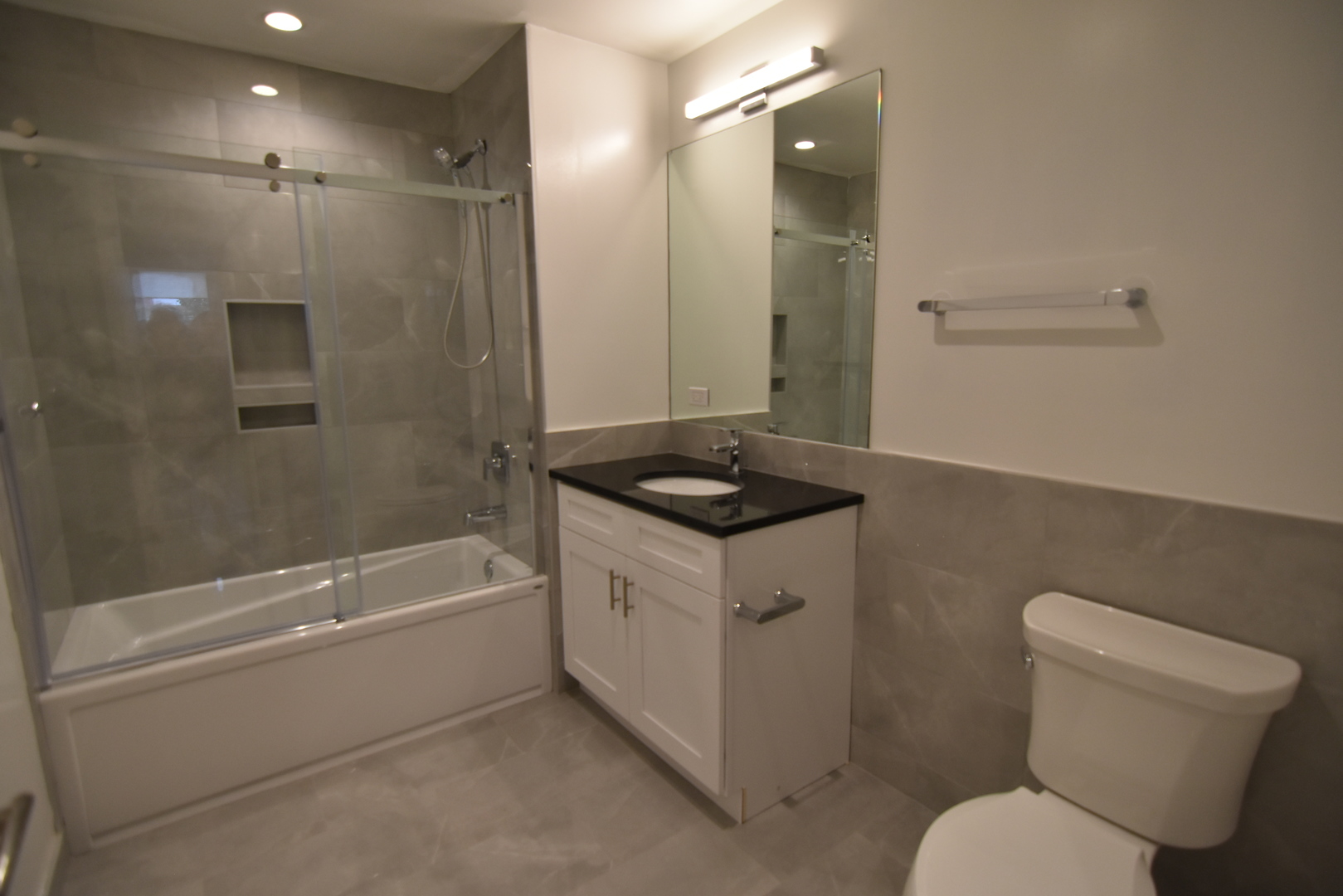 3833 North Broadway, Unit 301 Chicago, IL 60613 - Photo 16 of 18