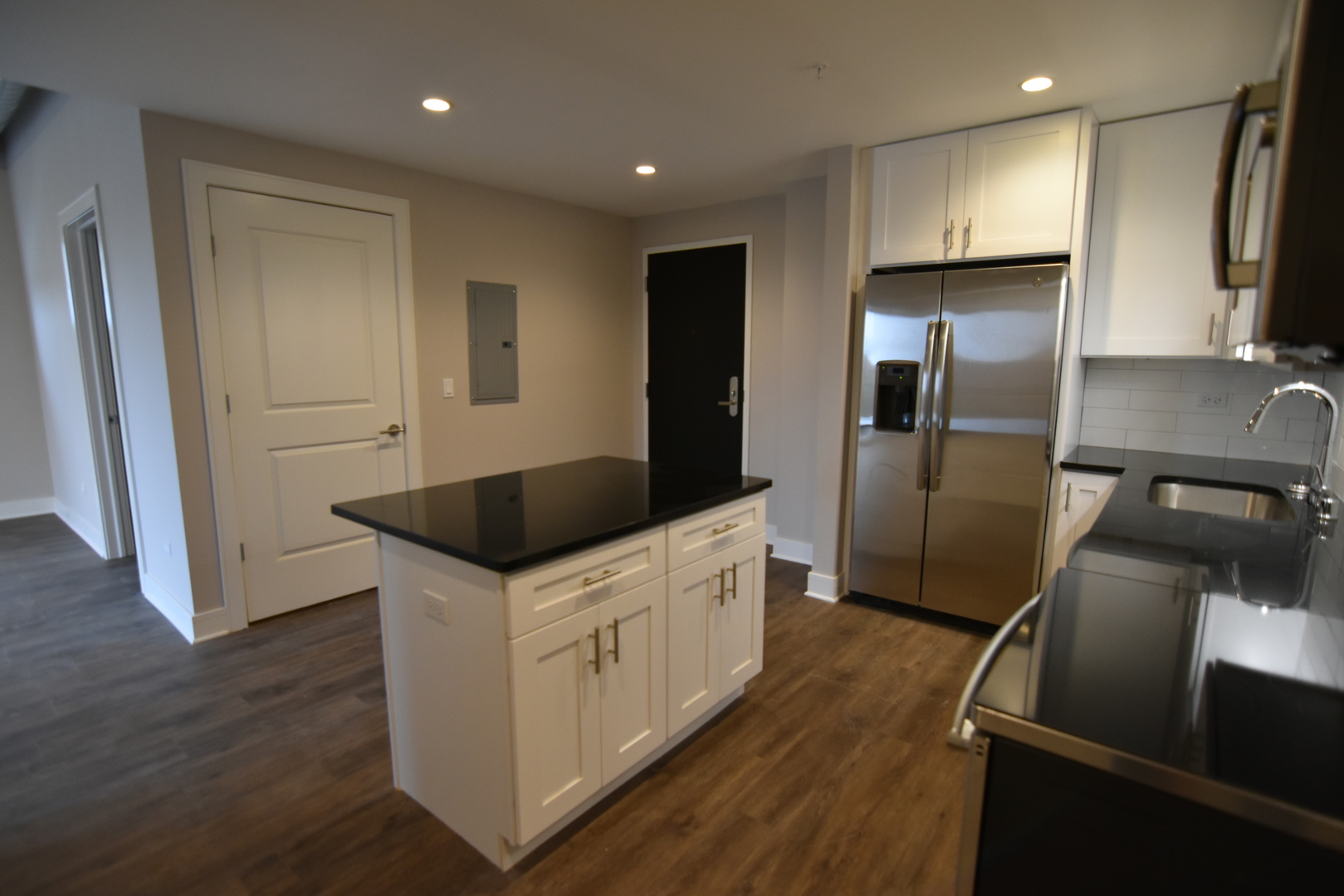 3833 North Broadway, Unit 301 Chicago, IL 60613 - Photo 3 of 18