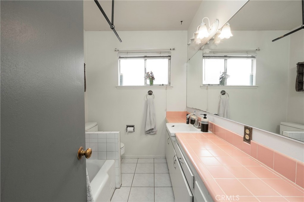 8841 California Riverside, CA 92503 - Photo 15 of 25
