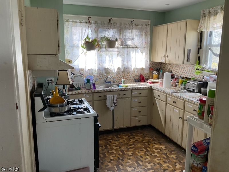 39 Alps Road Wayne, NJ 07470 - Photo 4 of 7